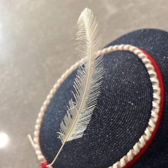 Elegant Vintage Navy Blue and Red Women's Hat with Feather Accent - Picture 3 of 8
